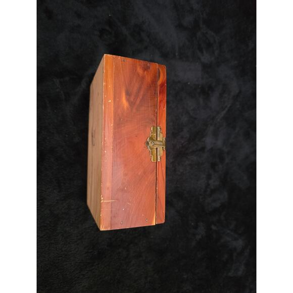 Vintage Hinged Cedar Box Sweetheart Script Lid Jewelry or Memory Box - Picture 4 of 4